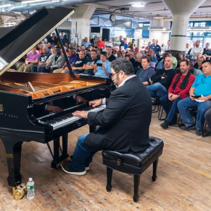 https://www.steinway.com/zh_CN/news/features/live-from-factory-floor